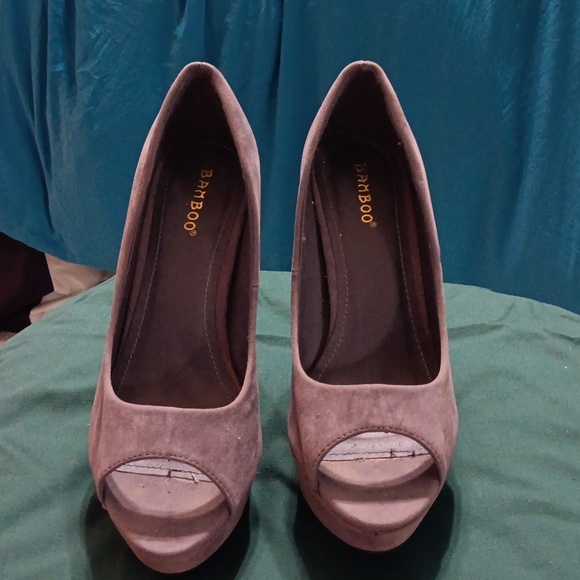 Heels - Dark Gray - Picture 2 of 5